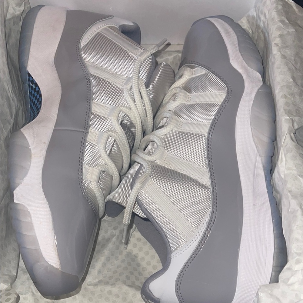 Jordan 11 retro low white/ university blue